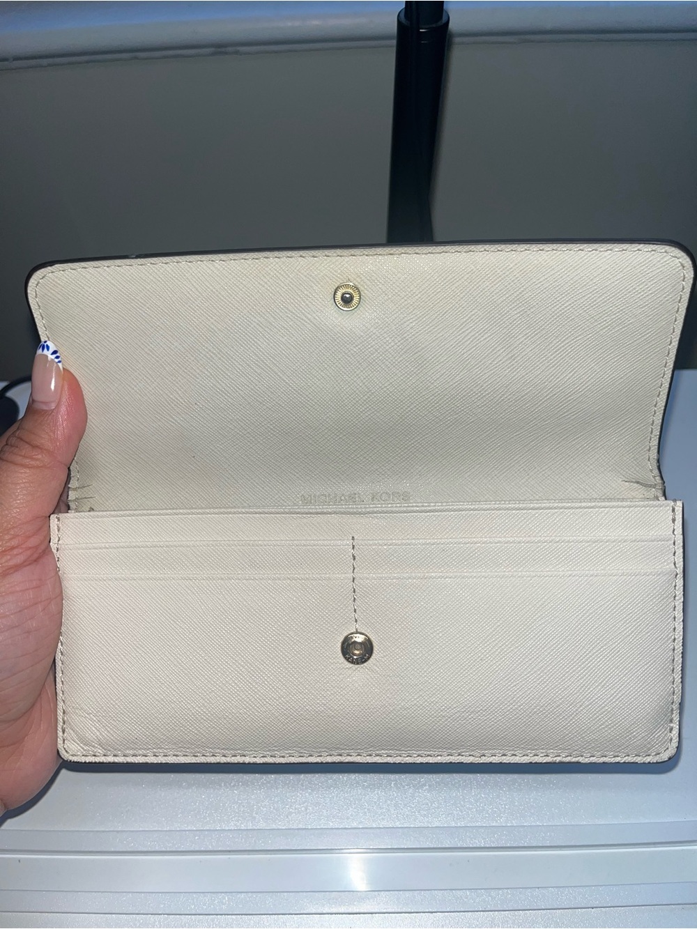 Michael Kors Off White Saffiano Leather Wallet - Picture 4 of 10